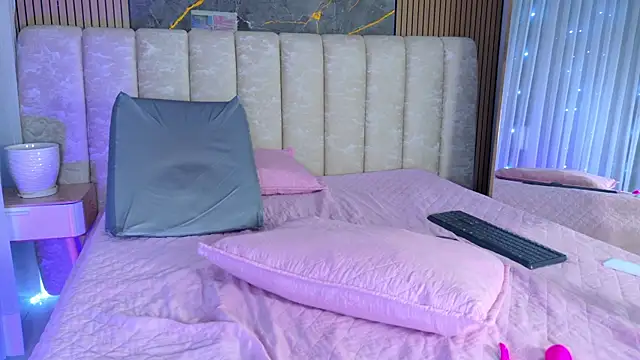 mia_scot webcam