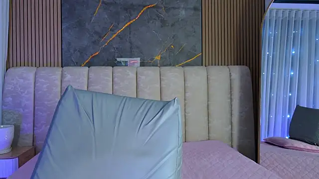 mia_scot webcam