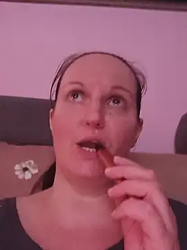 BustyLadyAlma webcam