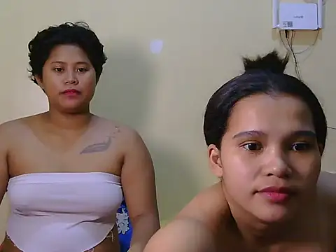 TwinityX live cam on StripChat