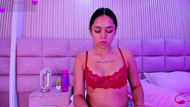 CarolineFyre webcam