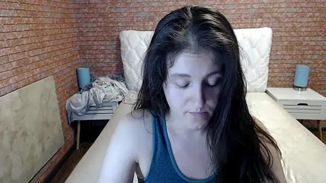 Holliy_Cooper live cam on StripChat