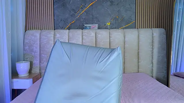 mia_scot webcam