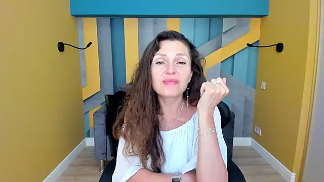 EllaLong webcam