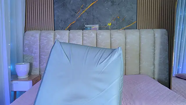 mia_scot webcam