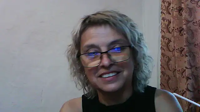 ElizabethGorden live cam on StripChat