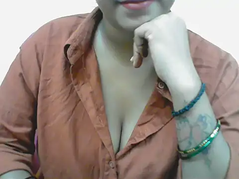 LovingPihu webcam