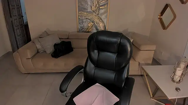MiaFarrell_ webcam