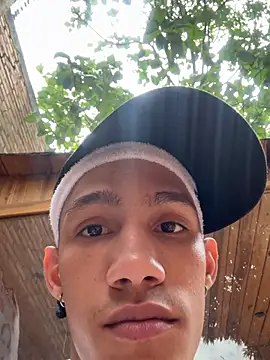 NoahBull19 webcam