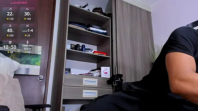 AnthonyWhite24 live sex cam