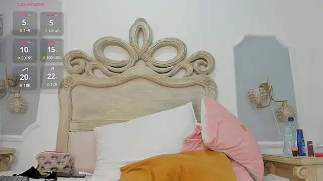 elara_evans webcam