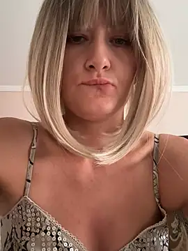 LunaFoxs live cam on StripChat