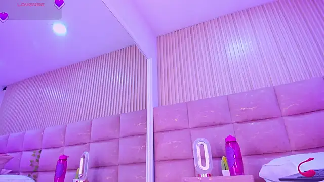 CarolineFyre webcam