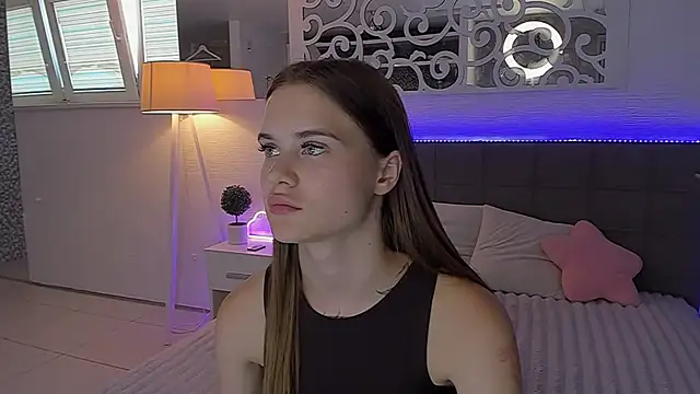 LuisaClover live cam on StripChat