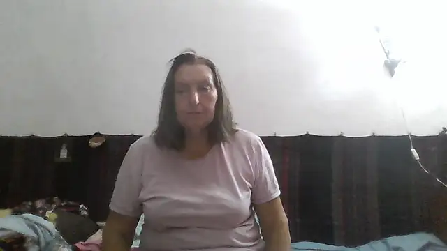 AnnaLive570 live cam on StripChat