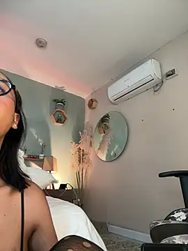 YariRose webcam