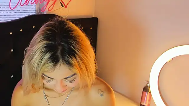 Annyy_Ricee28 webcam