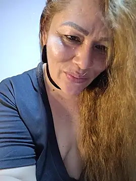 SluttyMilf79 webcam