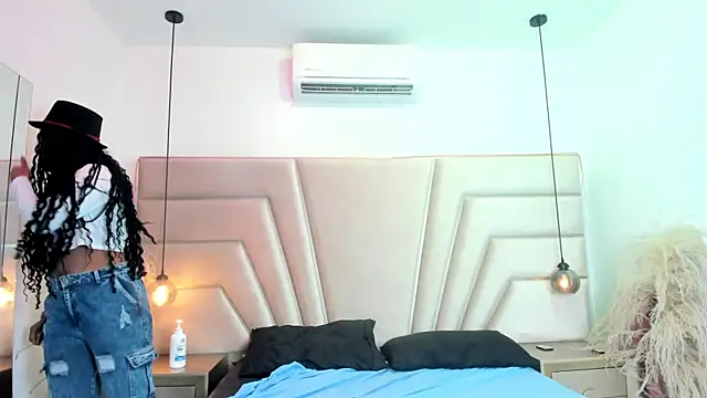 Luna_and_Axell webcam