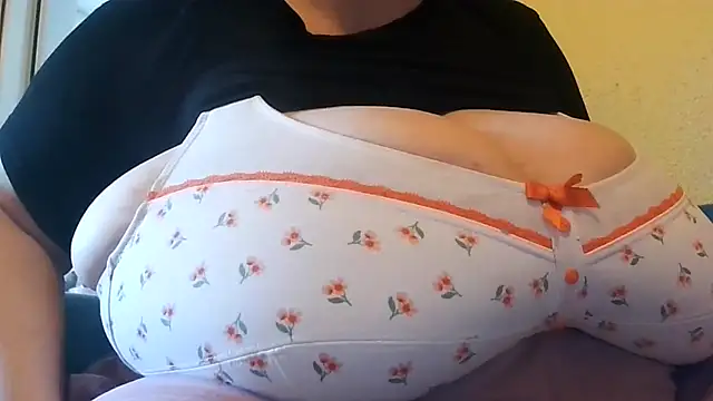 Nataliesbestjuggs webcam