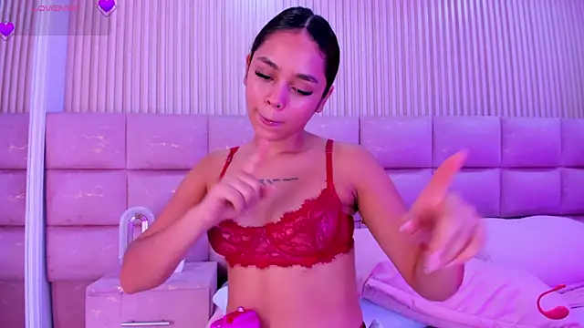 CarolineFyre webcam