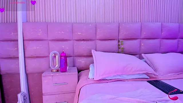 CarolineFyre webcam