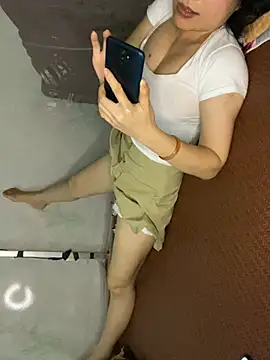 Ivy_Trix2 live cam on StripChat
