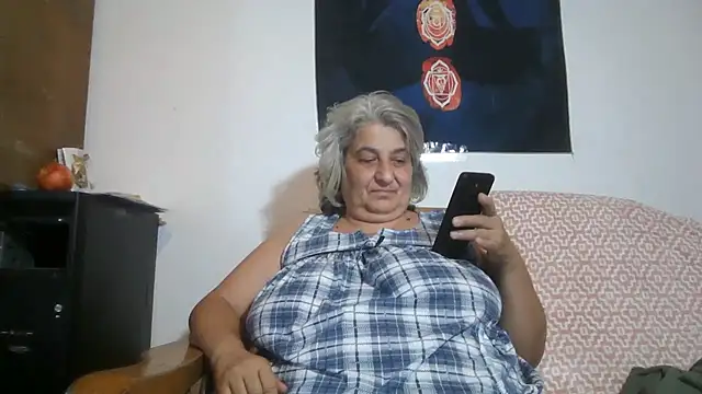 ExquisiteMature webcam
