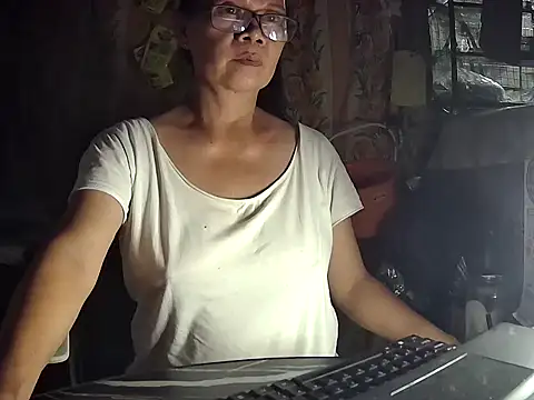 mommylicious_23 webcam