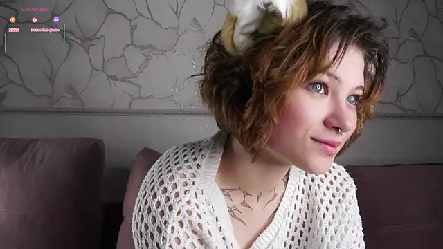 AlesiaPeasel live cam on StripChat