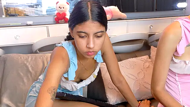 velvetmia68 webcam