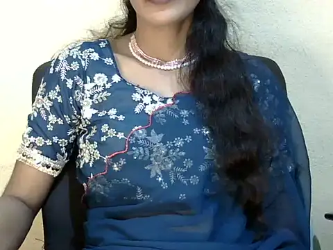Hayat_K live cam on StripChat