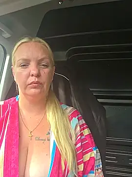 QueenMelissaa live cam on StripChat