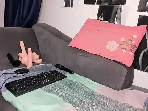tinydolll webcam