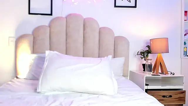 NaomiAsha webcam