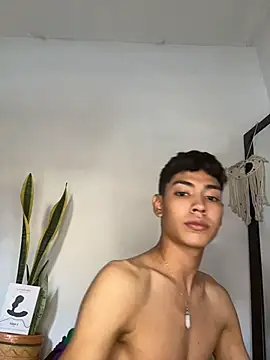 Lion_Boy18 live cam on StripChat