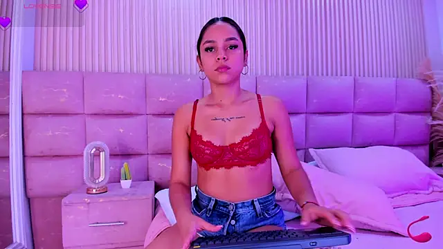 CarolineFyre webcam
