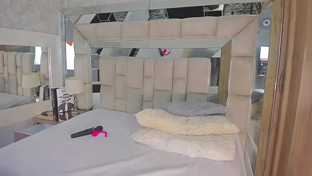 VICTORIAGRAYS webcam