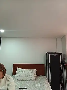 MiaIsabela_ webcam