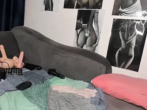 tinydolll live cam on StripChat
