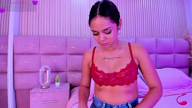 CarolineFyre webcam