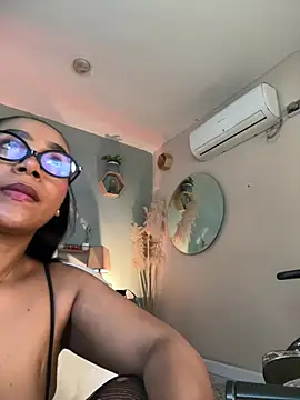 YariRose webcam