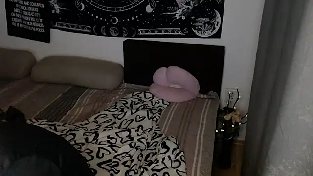AlienforTwenty webcam