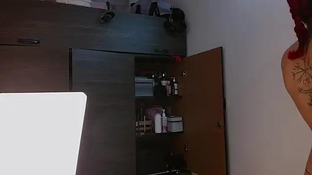 selene_red_ webcam