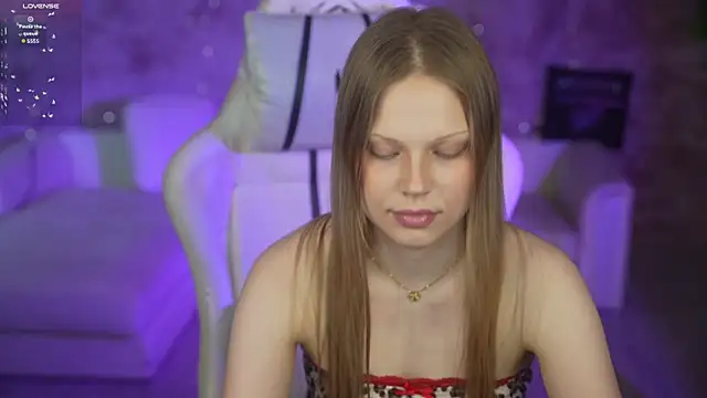 Charlotte_Dreams webcam