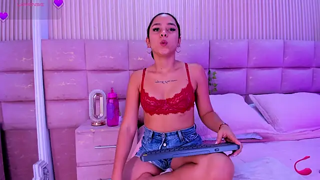 CarolineFyre webcam
