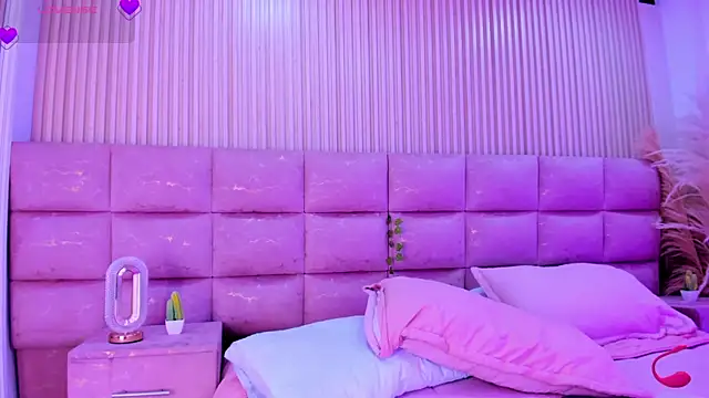 CarolineFyre webcam