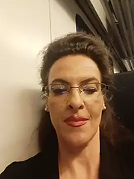 RebeccaNoble live cam on StripChat