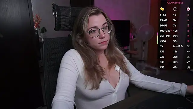 RemyCute live cam on StripChat
