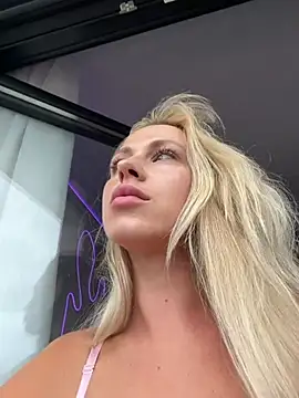 streetdoll webcam